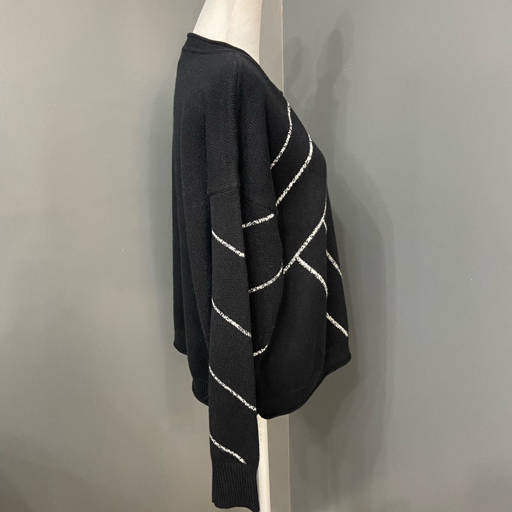 NWT KARL Lagerfeld Black/White Womens Long Sleeve Sweater SzL   Abstract Lines - Picture 3 of 17